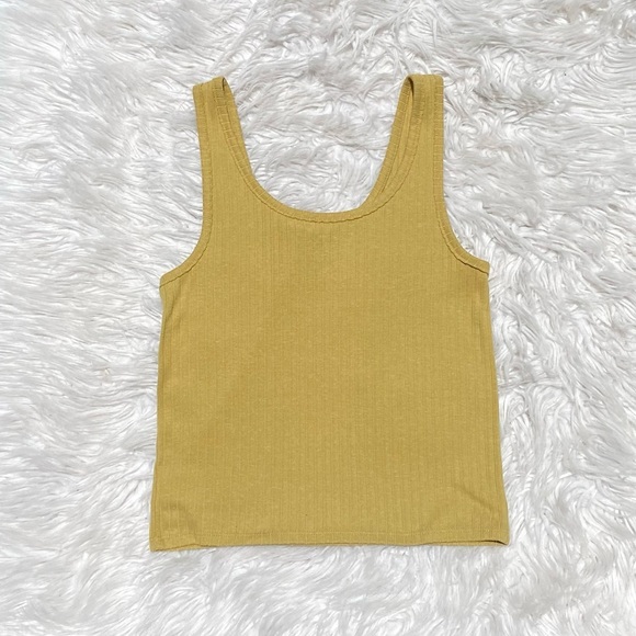 Cropped Ribbed Tank - Picture 3 of 3